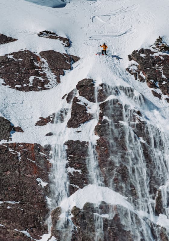 scroll-explore-needles-cirque-background