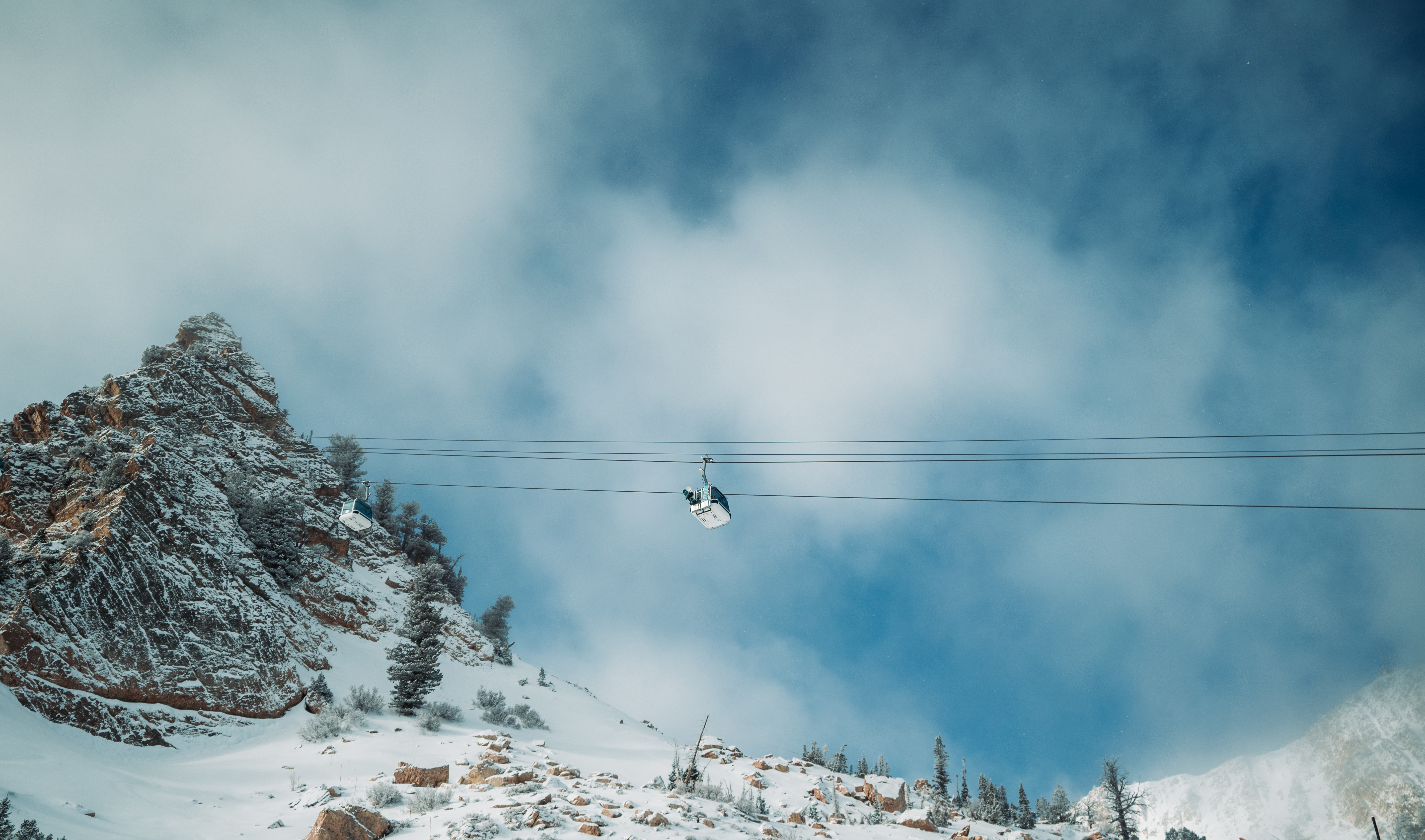 needles-gondola-winter-single-cabin
