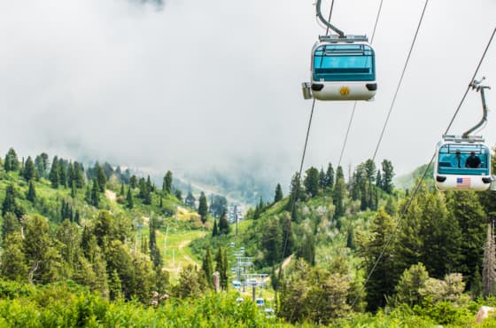 needles_gondola_above_the_clouds