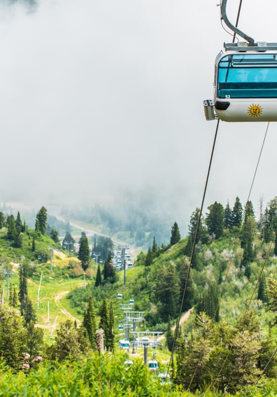 needles_gondola_above_the_clouds