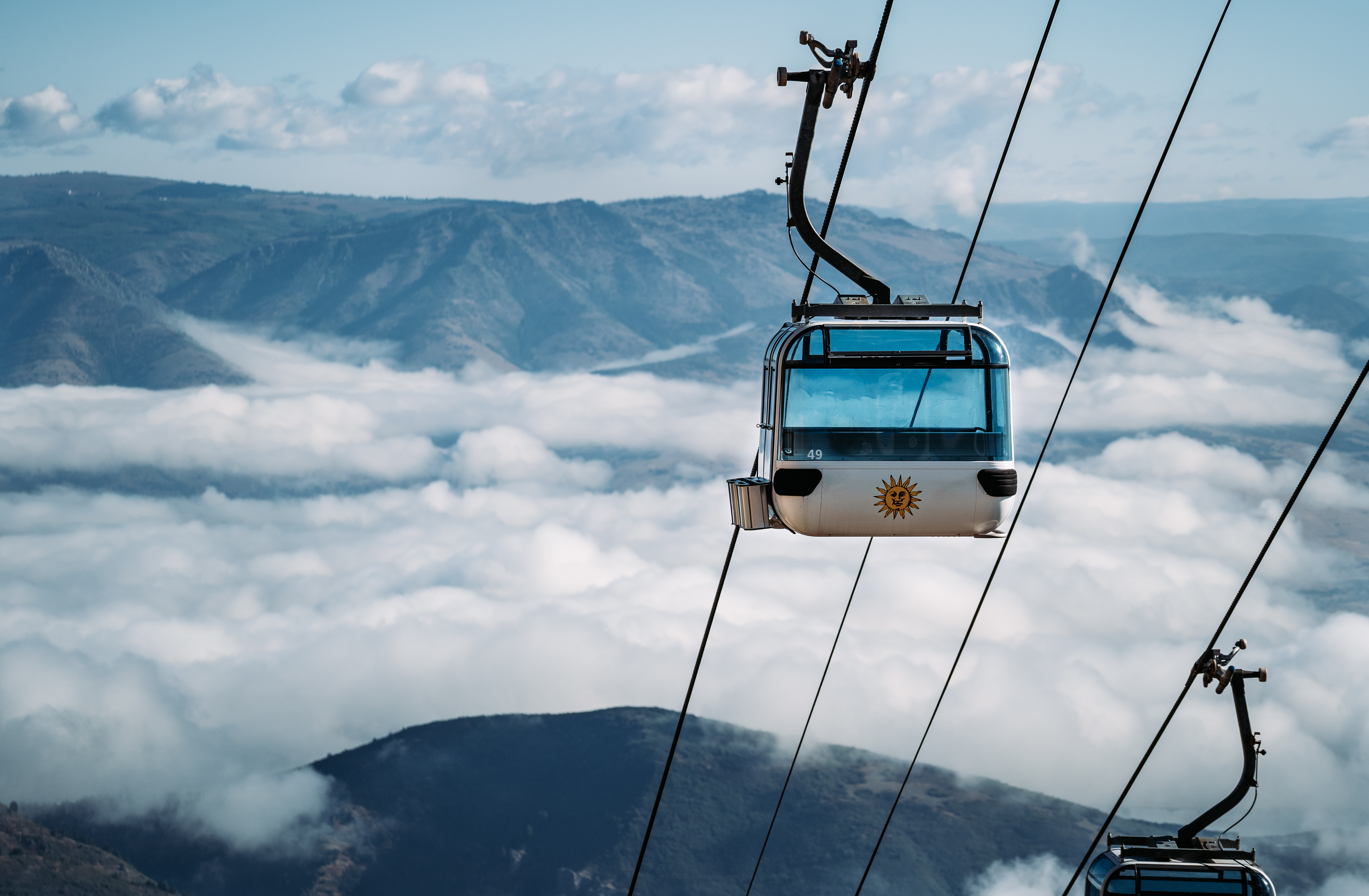 SB_2324_Summer_NeedlesGondola_OverInversion