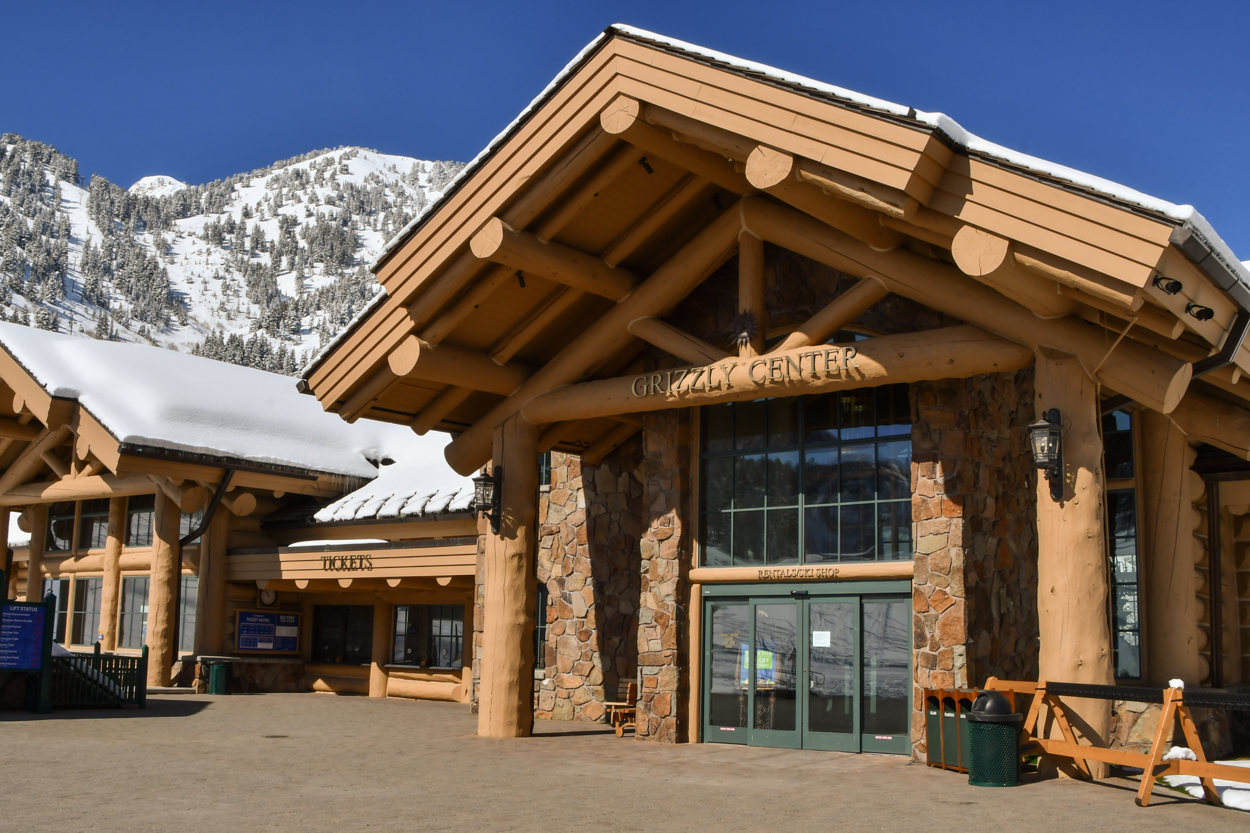 Grizzly-Center-Entrance