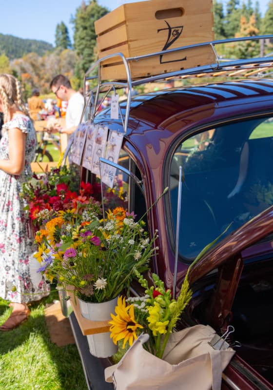sb-market-vendor-flowers