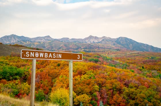 scenic-fall-snowbasin-road-sign-mountain