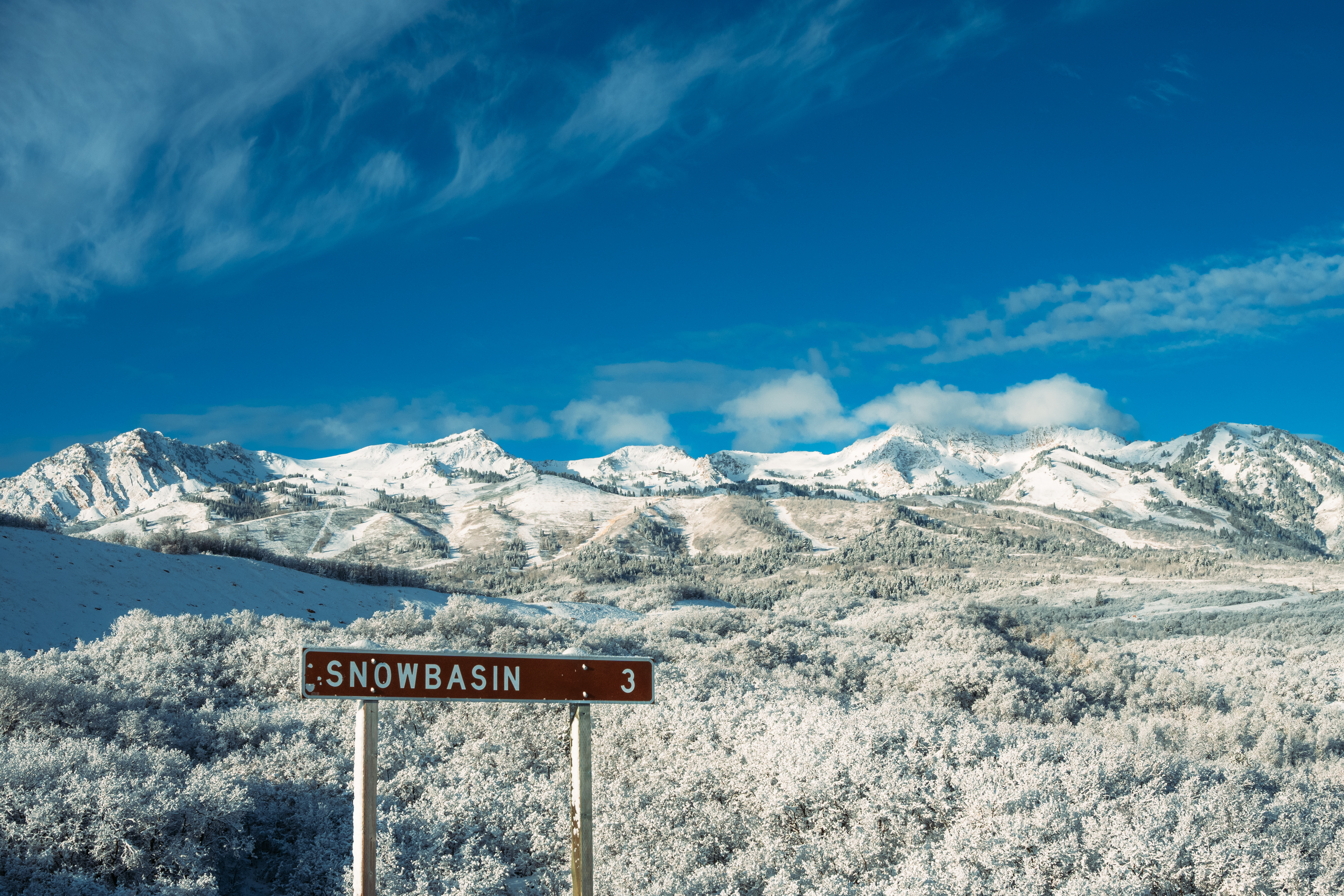scenic-winter-snowbasin-road-sign-mountain