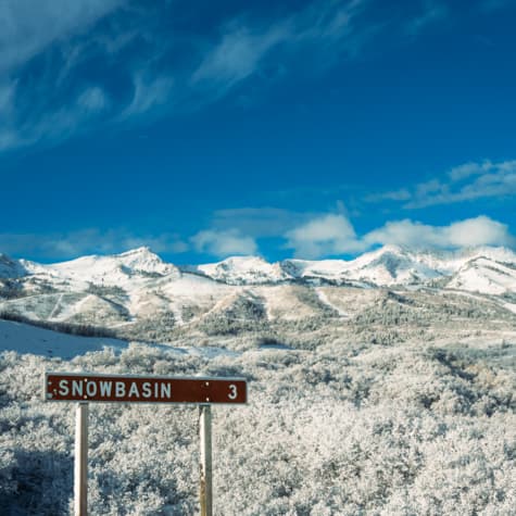 scenic-winter-snowbasin-road-sign-mountain