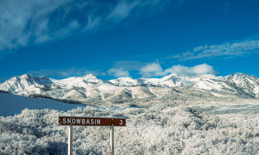 scenic-winter-snowbasin-road-sign-mountain