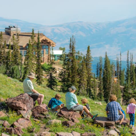 family_hiking_above_needles_gondola_photographer_ryan_thompson