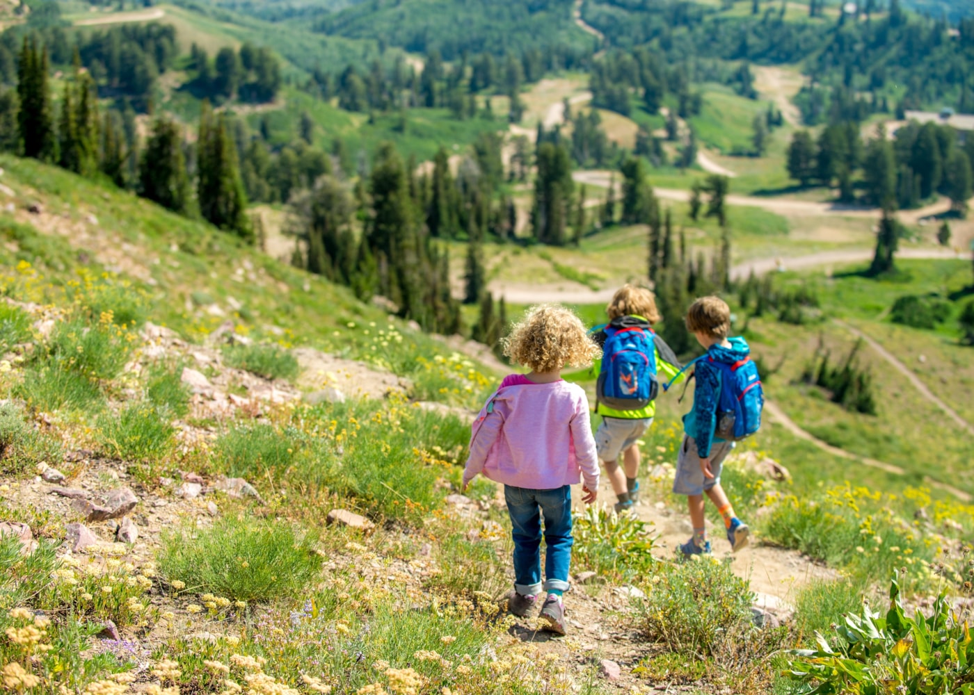 summer-action-hiking-kids.jpg