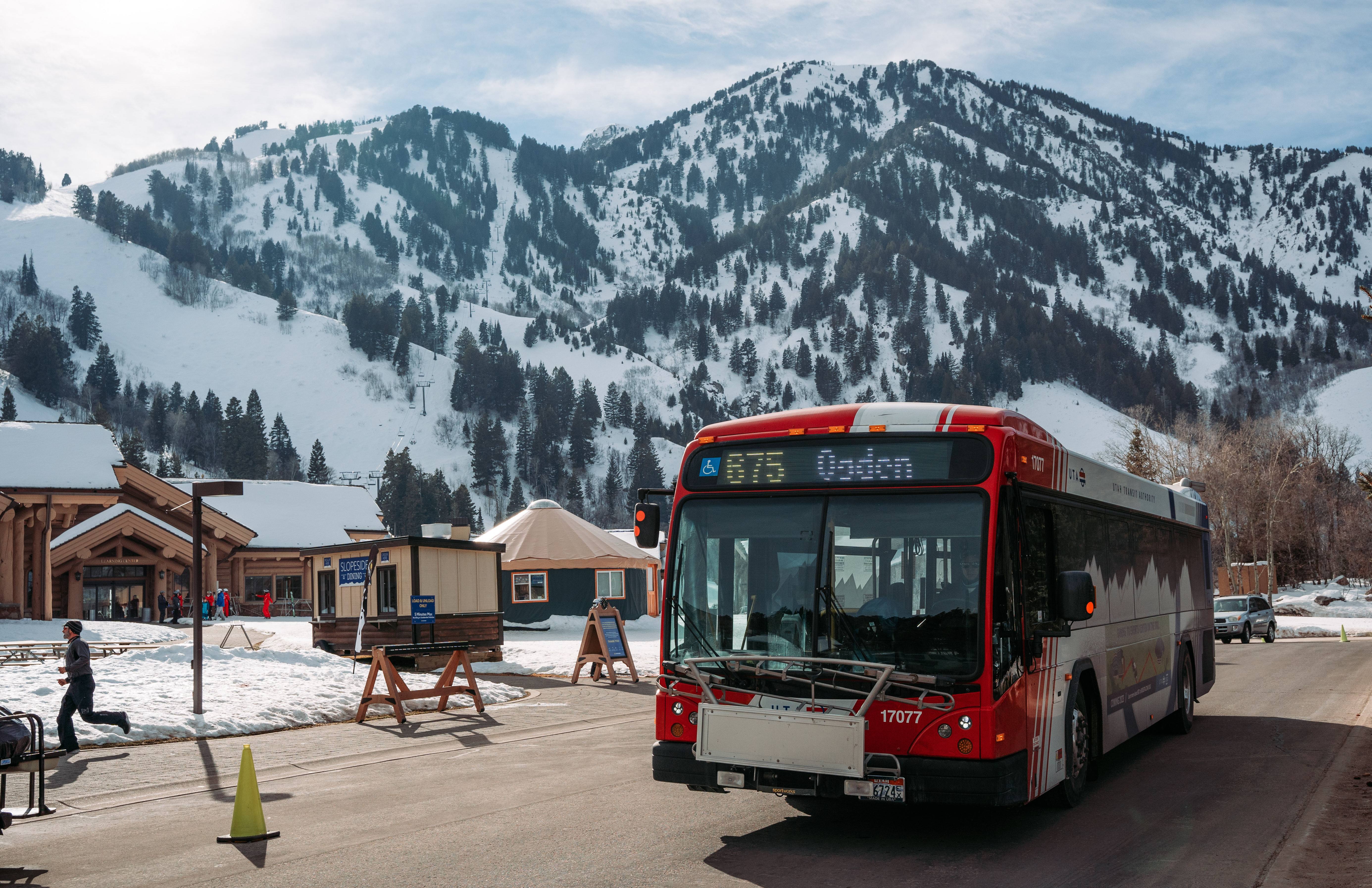 snowbasin-bus-base-area
