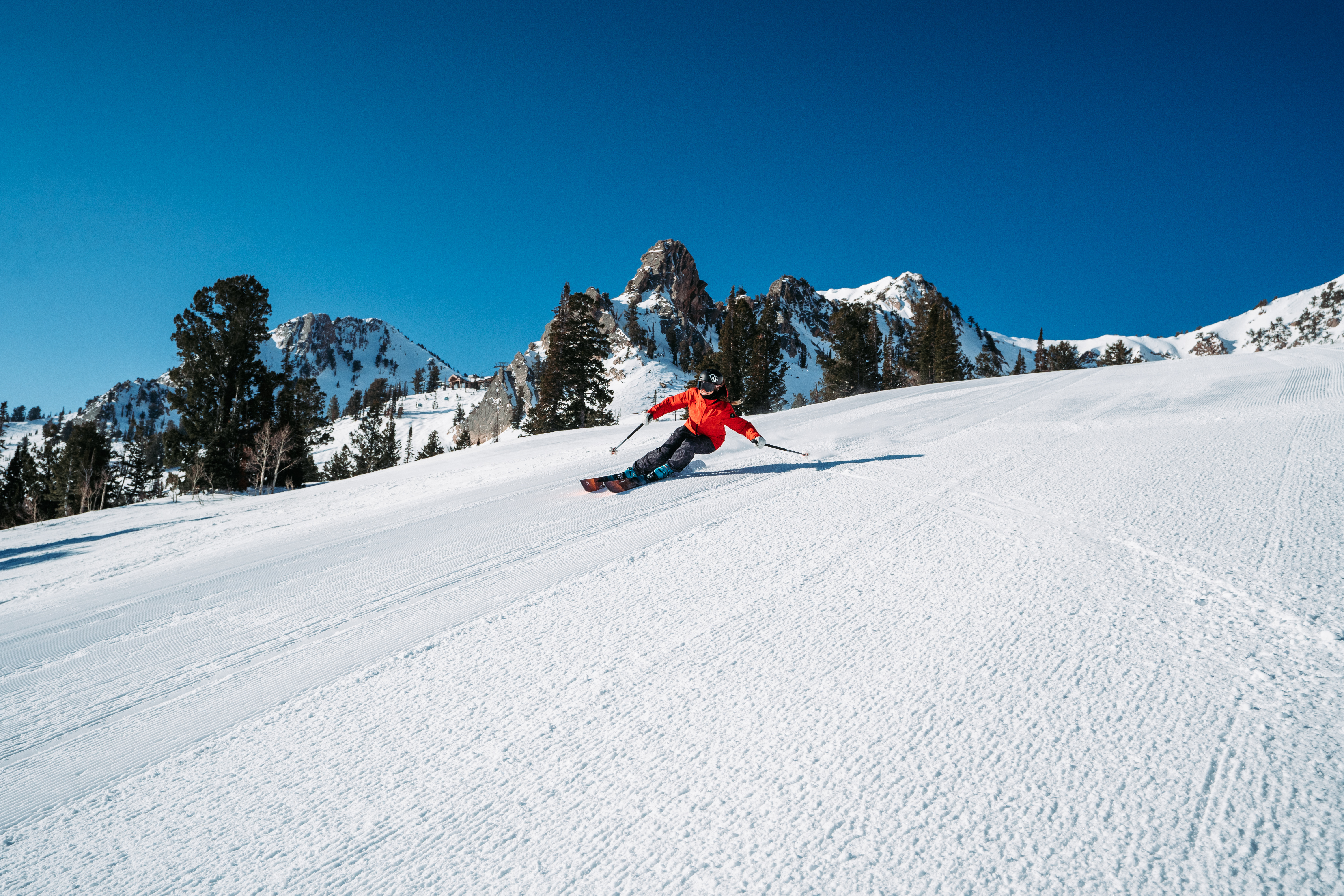 skiing_porcupine_groomer_winter_action