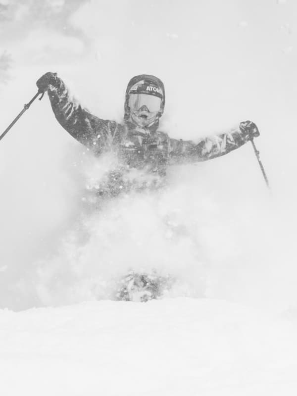 Deep-Powder-Skiing