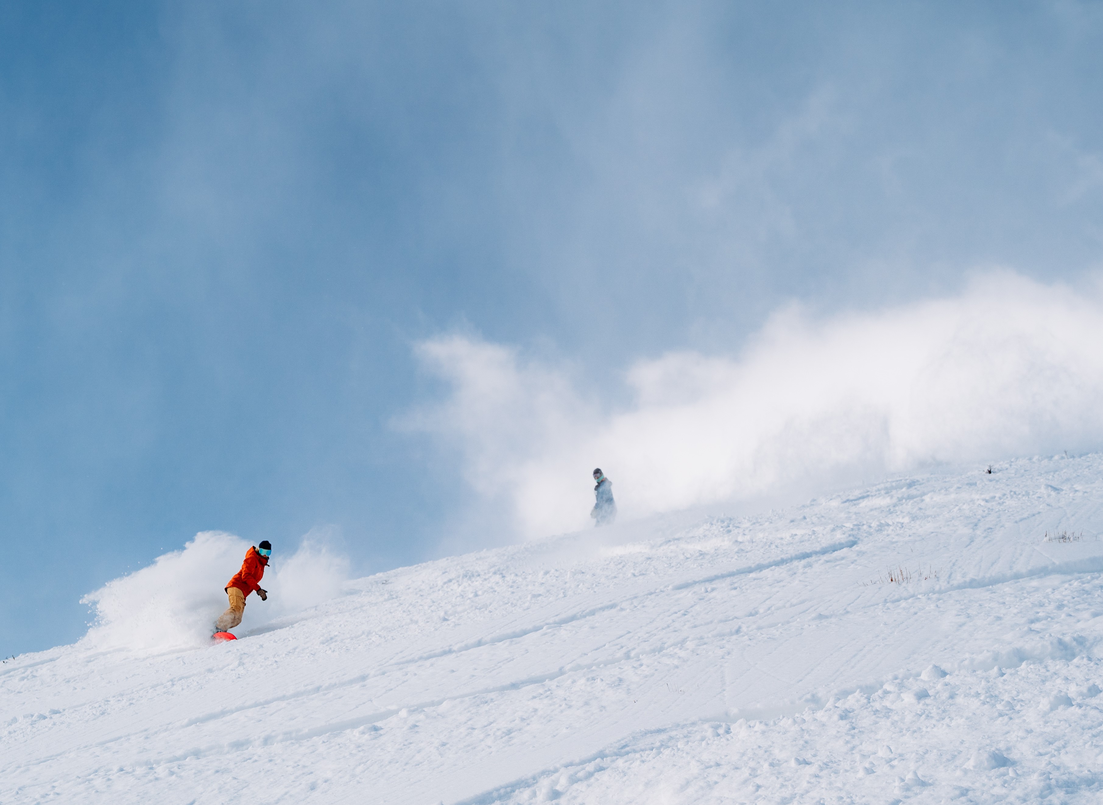 winter_powder_snowboarder